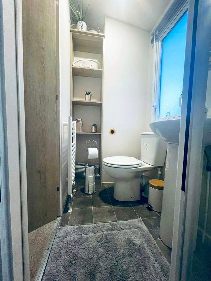 The Sunflower Luxury Caravan At Tattersall Lakes Hotell Tattershall Exteriör bild